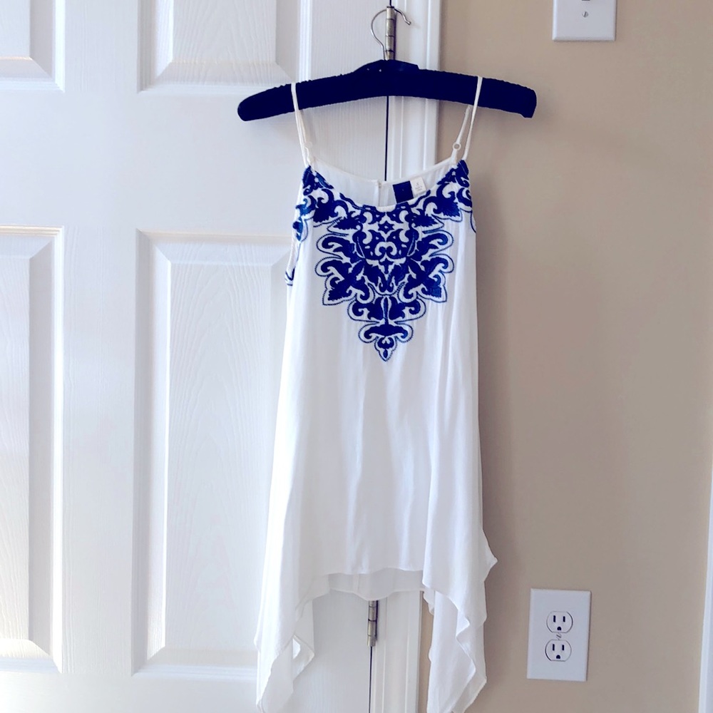 Women’s floral embroidered blouse